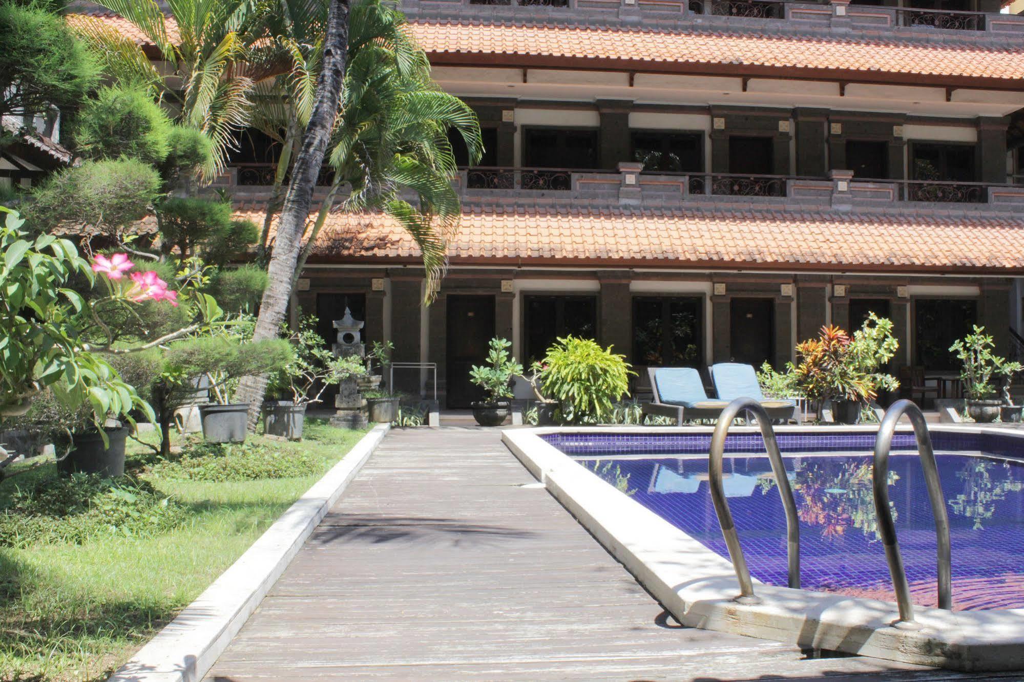 Hotel Puri Tanah Lot 庫塔 外观 照片