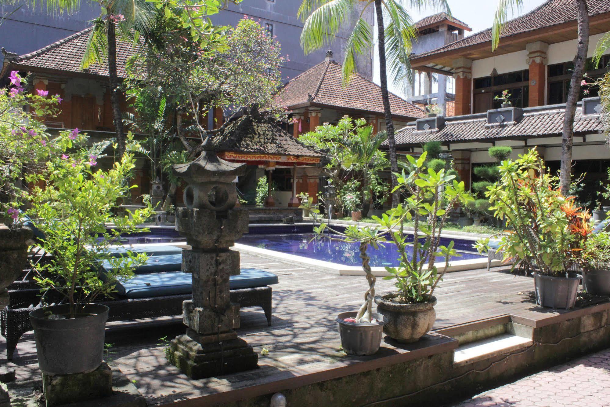 Hotel Puri Tanah Lot 庫塔 外观 照片